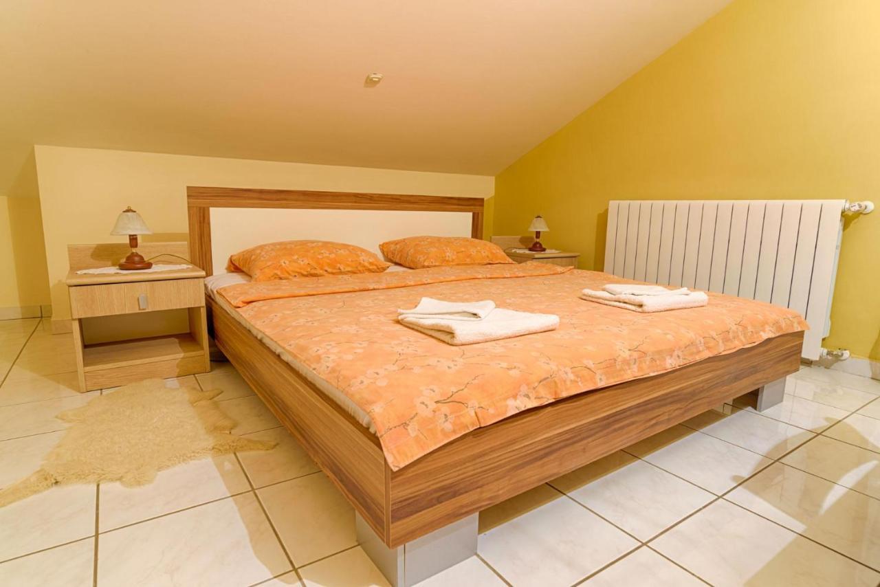 Apartamento Ariela At The Beach Stara Novalja Exterior foto