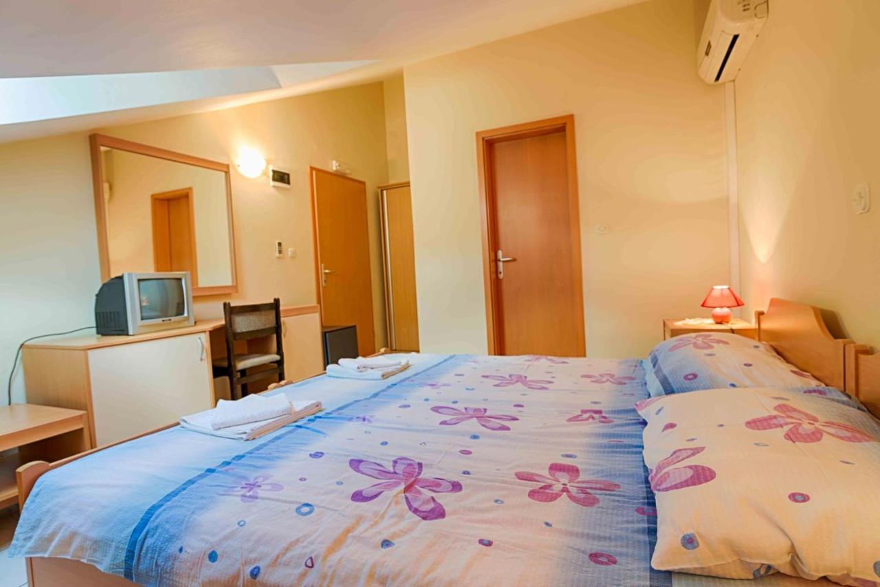 Apartamento Ariela At The Beach Stara Novalja Exterior foto