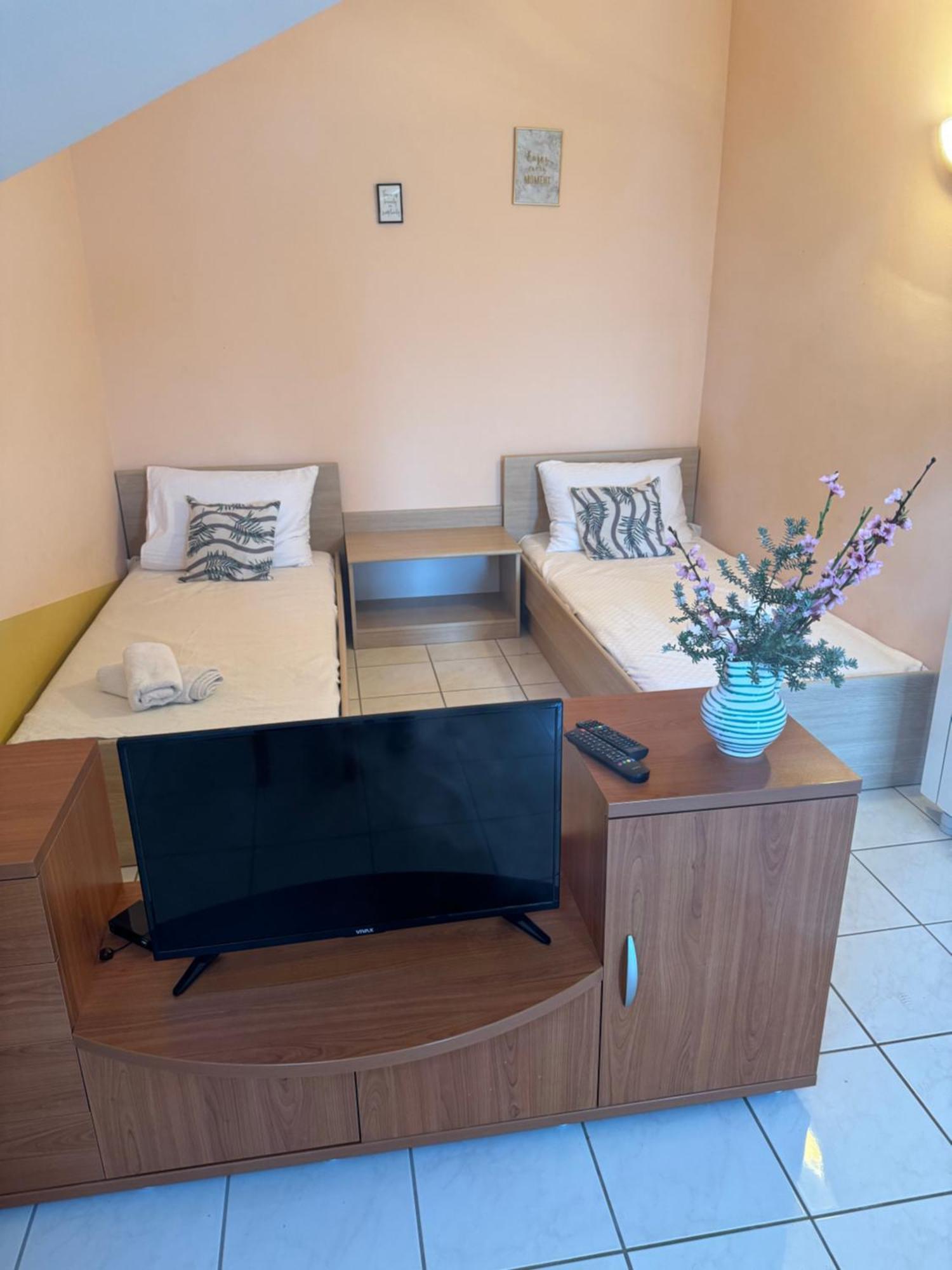 Apartamento Ariela At The Beach Stara Novalja Exterior foto